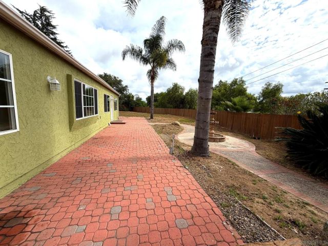 469 Lado De Loma Dr., Vista, CA 92083