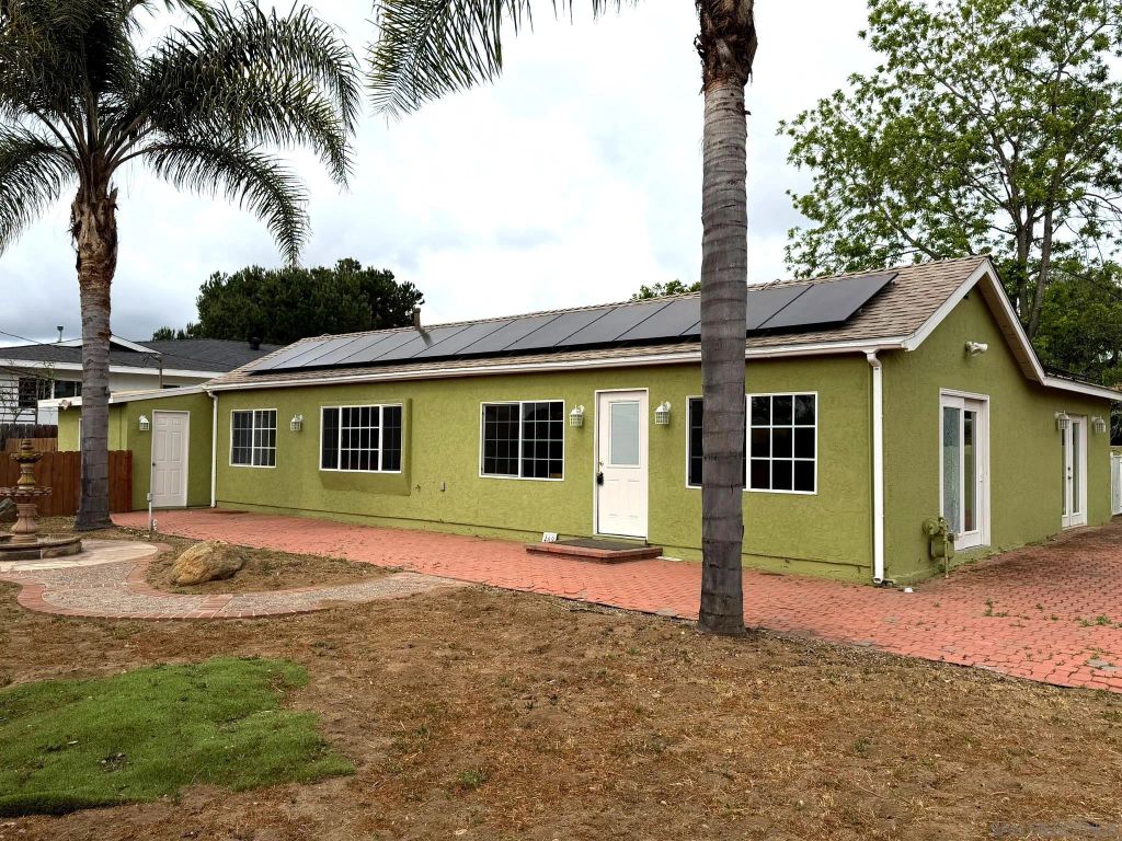 469 Lado De Loma Dr., Vista, CA 92083