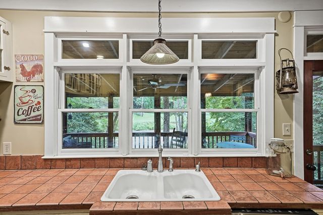 550 Navaho Way, Ellijay, GA 30540