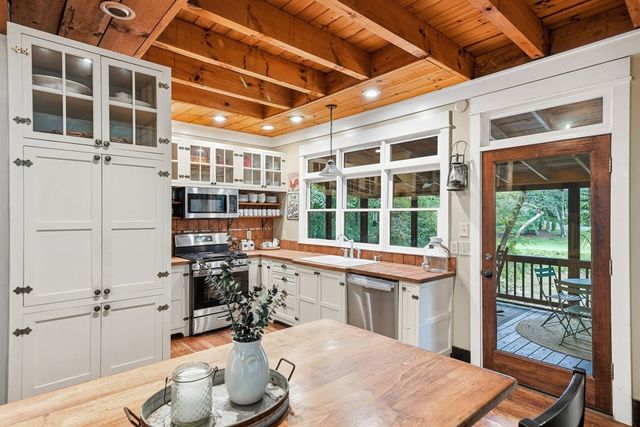 550 Navaho Way, Ellijay, GA 30540