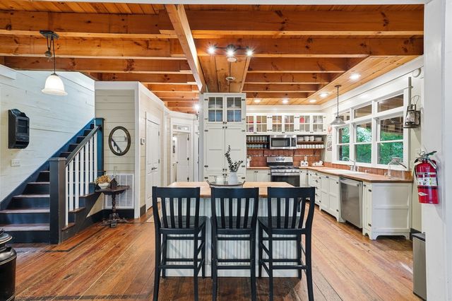 550 Navaho Way, Ellijay, GA 30540