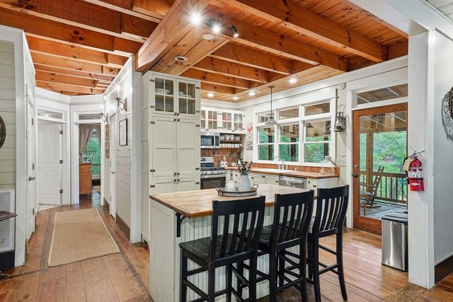 550 Navaho Way, Ellijay, GA 30540