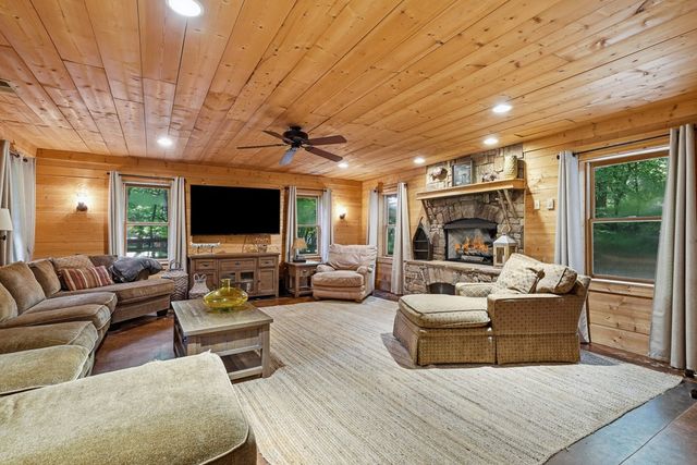 550 Navaho Way, Ellijay, GA 30540