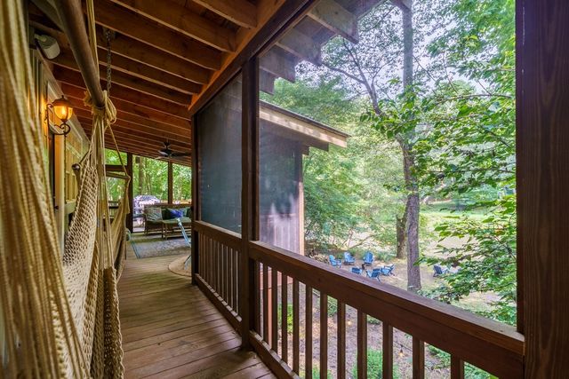 550 Navaho Way, Ellijay, GA 30540