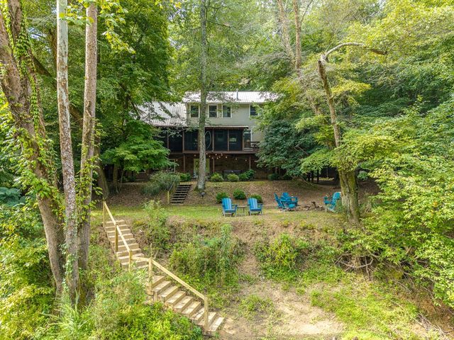 550 Navaho Way, Ellijay, GA 30540
