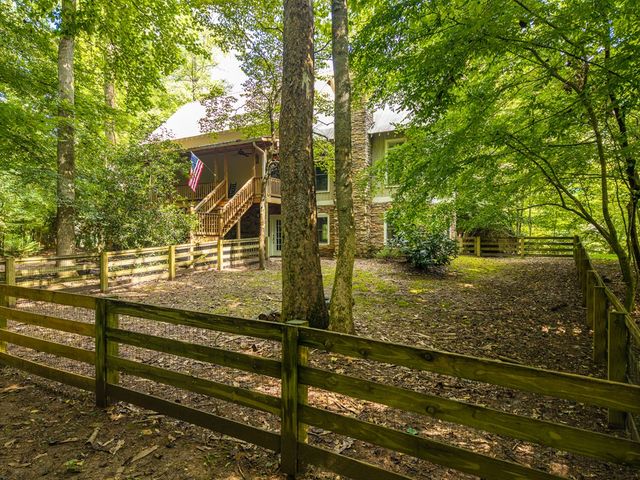 550 Navaho Way, Ellijay, GA 30540