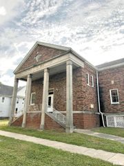 421 E BROADWAY, Centralia, IL 62801