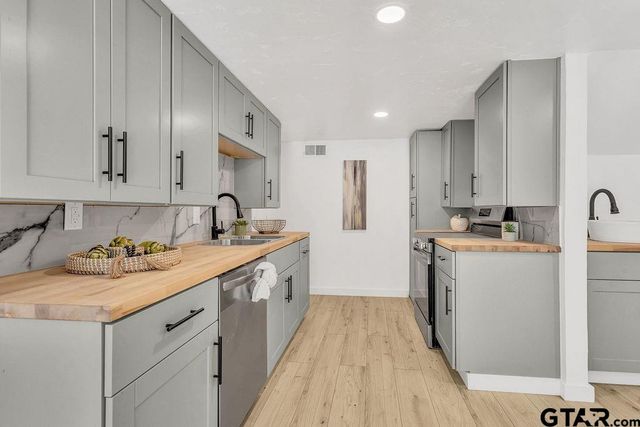 1615 Ginger Dr, Hideaway, TX 75771