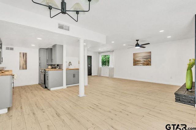 1615 Ginger Dr, Hideaway, TX 75771