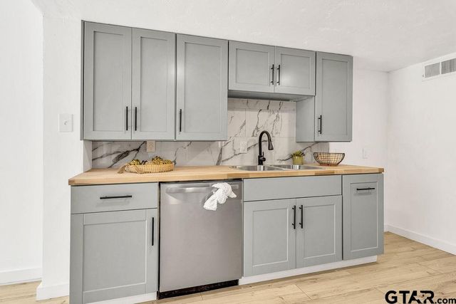 1615 Ginger Dr, Hideaway, TX 75771