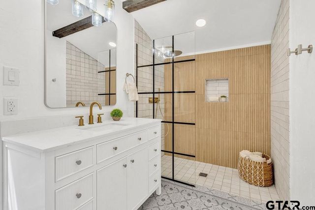 1615 Ginger Dr, Hideaway, TX 75771