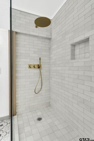 1615 Ginger Dr, Hideaway, TX 75771