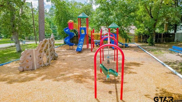 1615 Ginger Dr, Hideaway, TX 75771