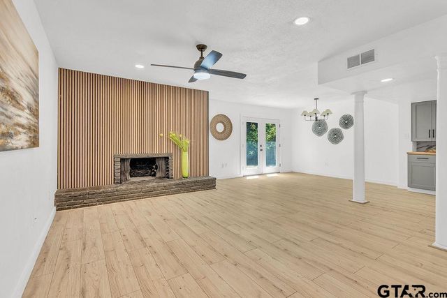 1615 Ginger Dr, Hideaway, TX 75771