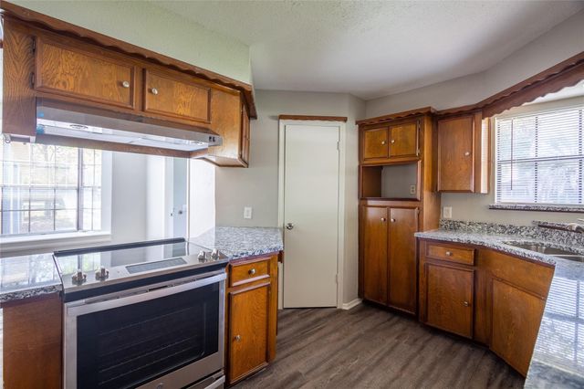 102 Sue Lane, Highlands, TX 77562