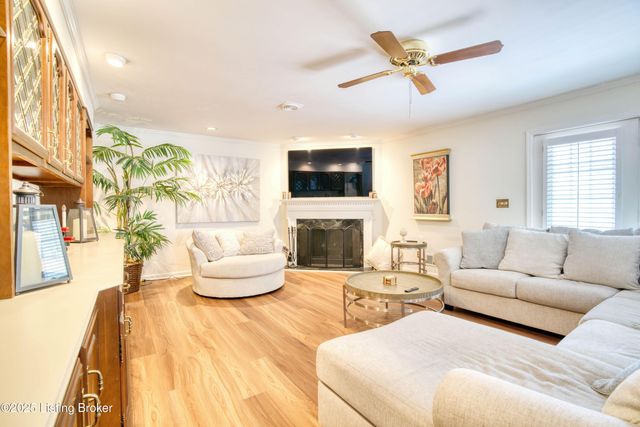 161 Gardiner Lake Rd, Louisville, KY 40205