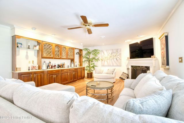 161 Gardiner Lake Rd, Louisville, KY 40205