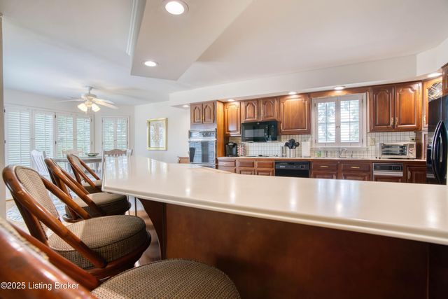 161 Gardiner Lake Rd, Louisville, KY 40205