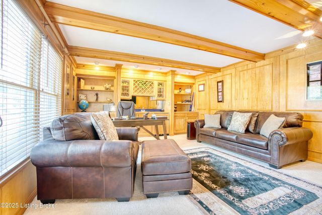 161 Gardiner Lake Rd, Louisville, KY 40205