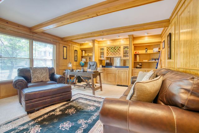 161 Gardiner Lake Rd, Louisville, KY 40205