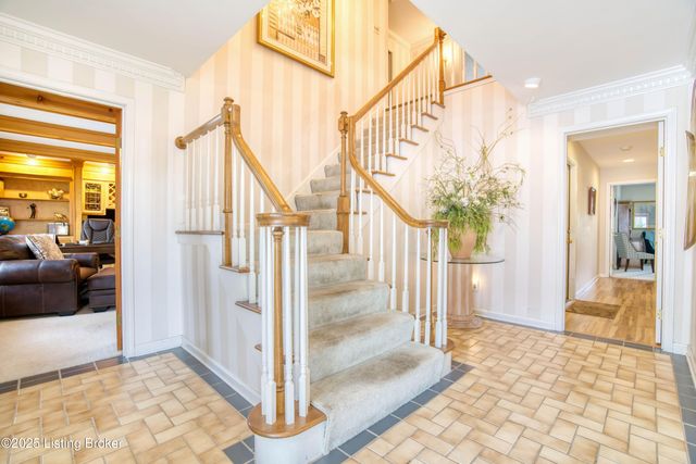 161 Gardiner Lake Rd, Louisville, KY 40205