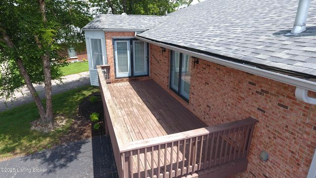 161 Gardiner Lake Rd, Louisville, KY 40205