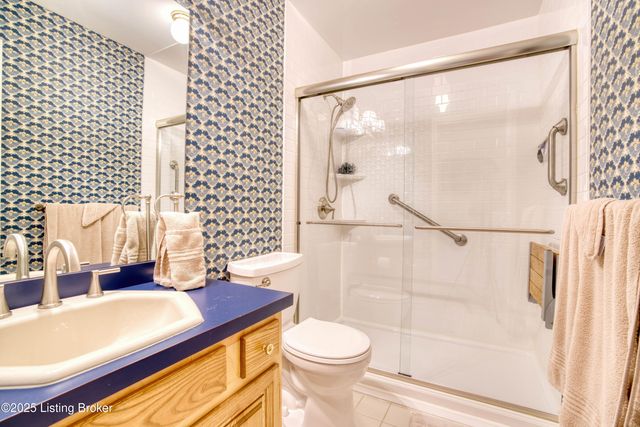 161 Gardiner Lake Rd, Louisville, KY 40205