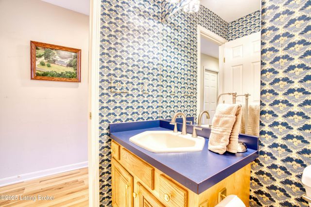 161 Gardiner Lake Rd, Louisville, KY 40205
