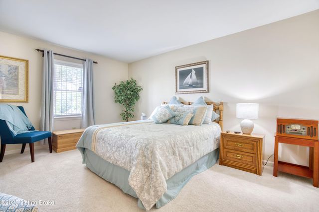 161 Gardiner Lake Rd, Louisville, KY 40205