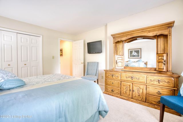 161 Gardiner Lake Rd, Louisville, KY 40205