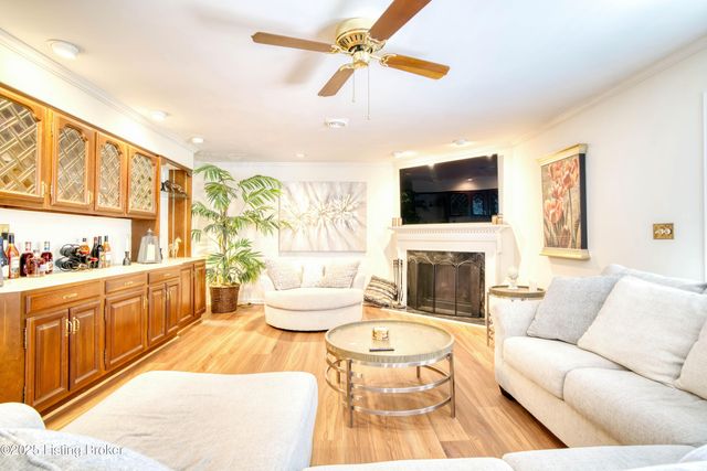 161 Gardiner Lake Rd, Louisville, KY 40205