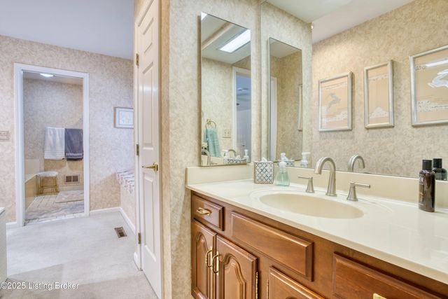 161 Gardiner Lake Rd, Louisville, KY 40205