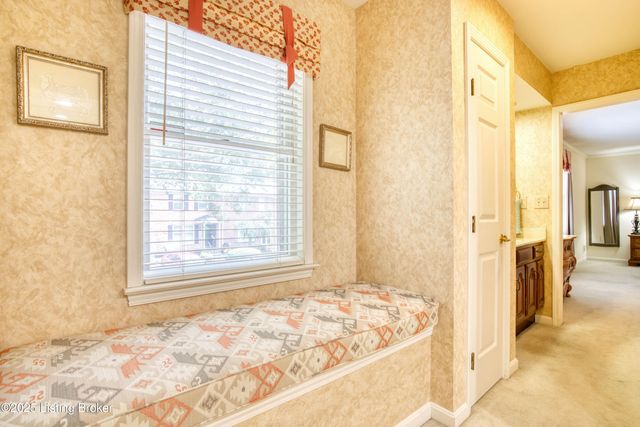 161 Gardiner Lake Rd, Louisville, KY 40205