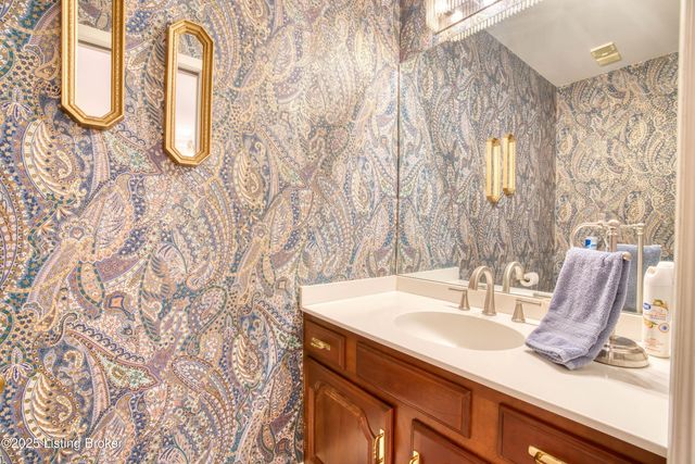 161 Gardiner Lake Rd, Louisville, KY 40205