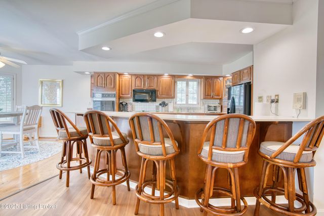 161 Gardiner Lake Rd, Louisville, KY 40205
