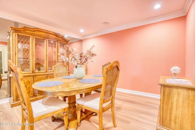 161 Gardiner Lake Rd, Louisville, KY 40205