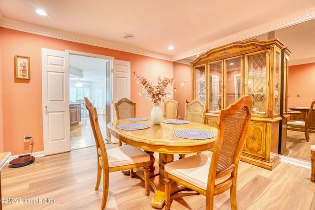 161 Gardiner Lake Rd, Louisville, KY 40205