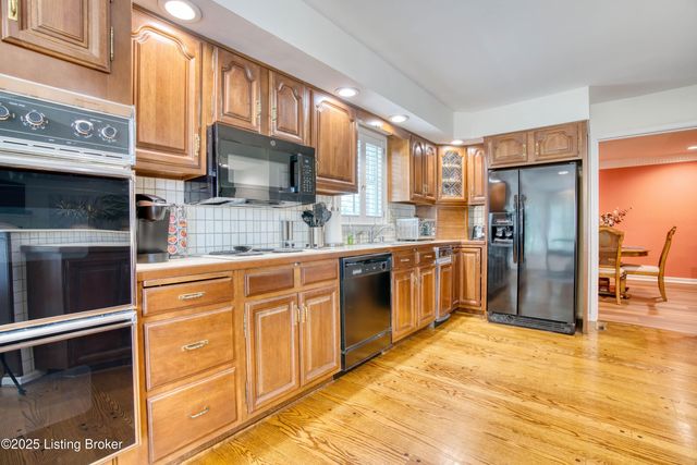161 Gardiner Lake Rd, Louisville, KY 40205