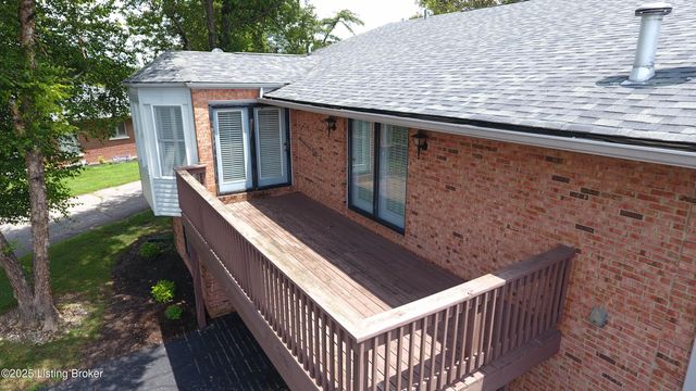 161 Gardiner Lake Rd, Louisville, KY 40205