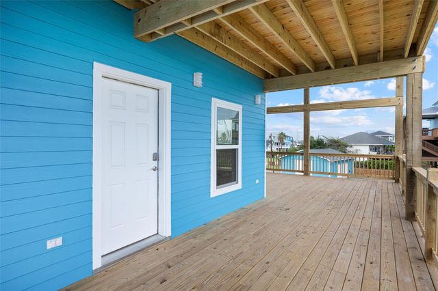 877 Alberdie Drive, Crystal Beach, TX 77650