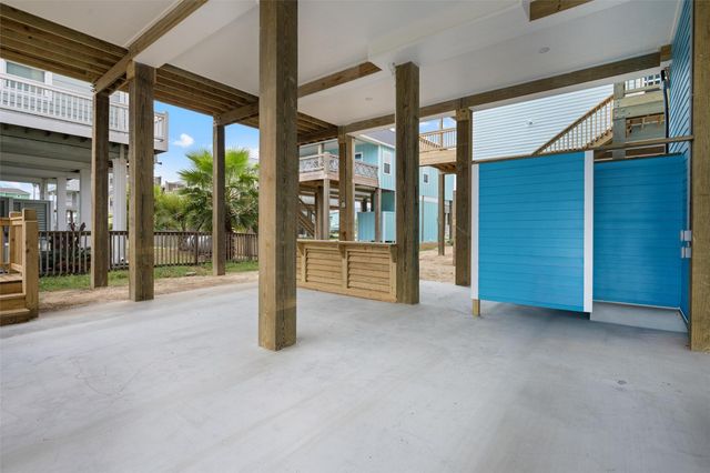 877 Alberdie Drive, Crystal Beach, TX 77650
