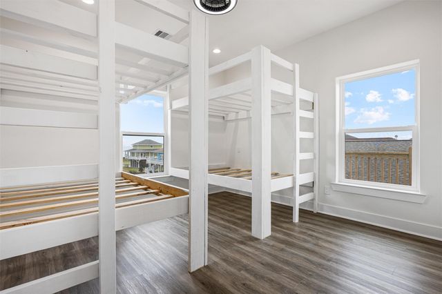 877 Alberdie Drive, Crystal Beach, TX 77650