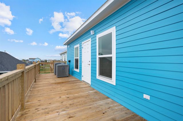 877 Alberdie Drive, Crystal Beach, TX 77650