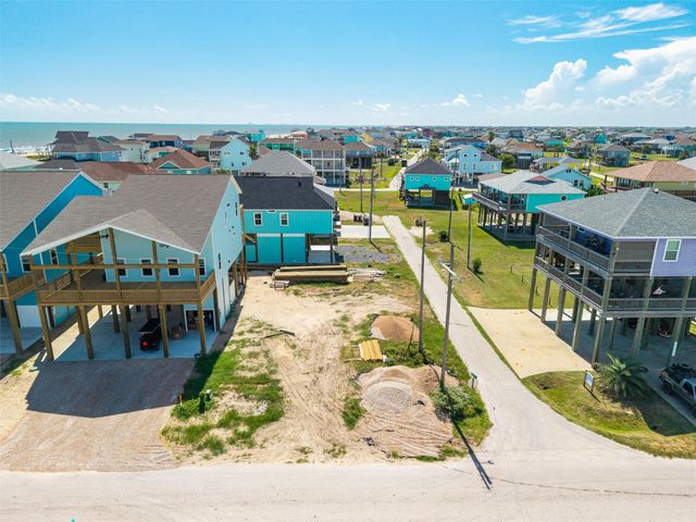 877 Alberdie Drive, Crystal Beach, TX 77650