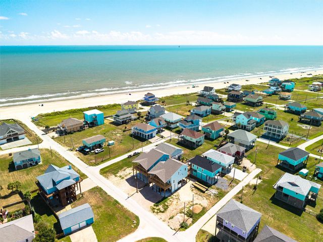 877 Alberdie Drive, Crystal Beach, TX 77650
