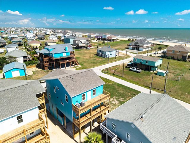 877 Alberdie Drive, Crystal Beach, TX 77650