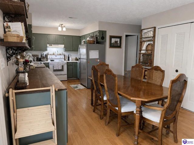 102 Heather Court, Radcliff, KY 40160