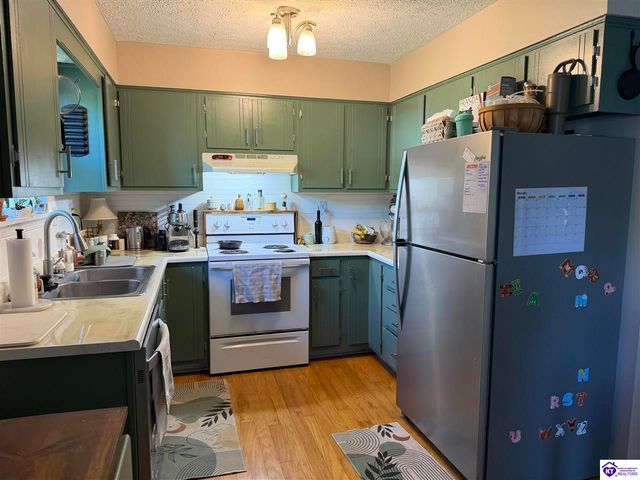 102 Heather Court, Radcliff, KY 40160