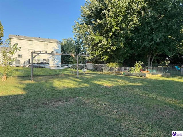 102 Heather Court, Radcliff, KY 40160
