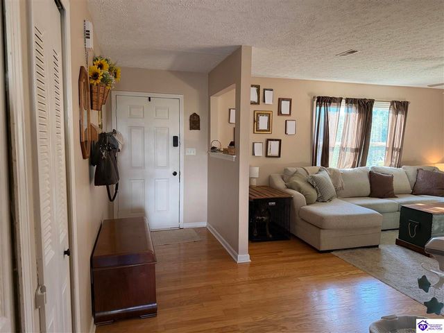 102 Heather Court, Radcliff, KY 40160